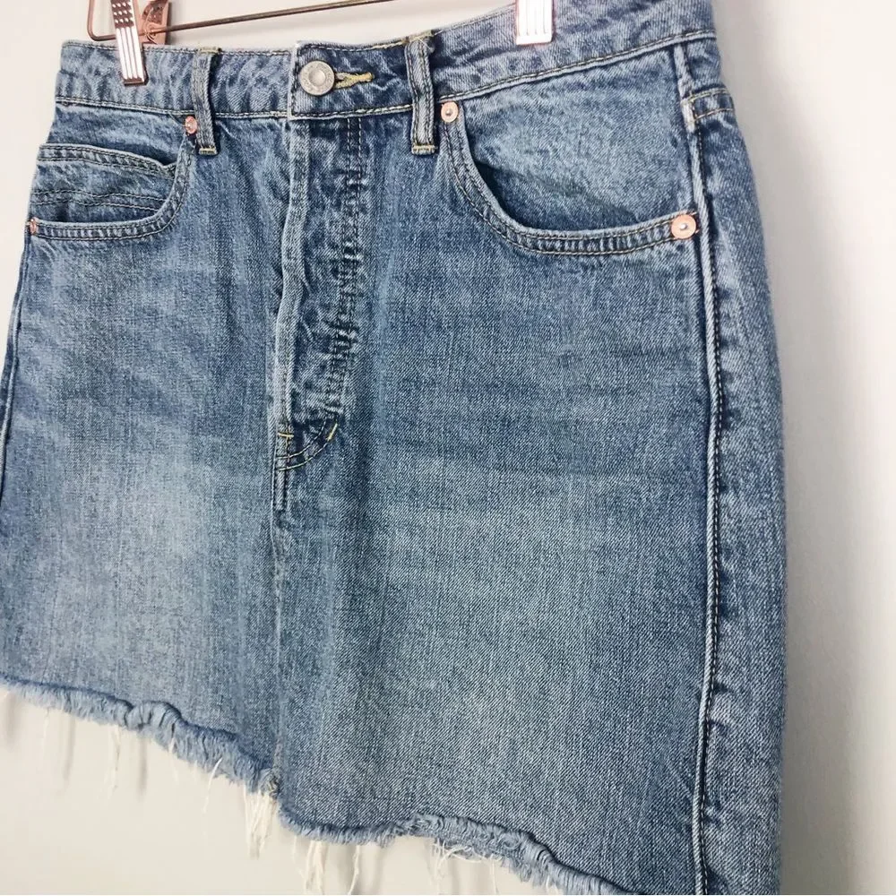 FREE PEOPLE | WE THE FREE Denim Fray Hem Jean Mini Skirt Women’s Size 29 (8)